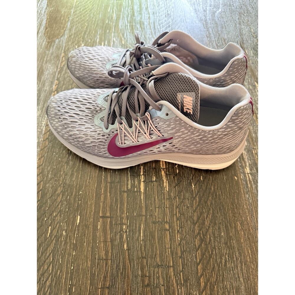 Nike Air Zoom Winflo 5 Particle rose Gray Purple Running Shoe Size 9 Gym